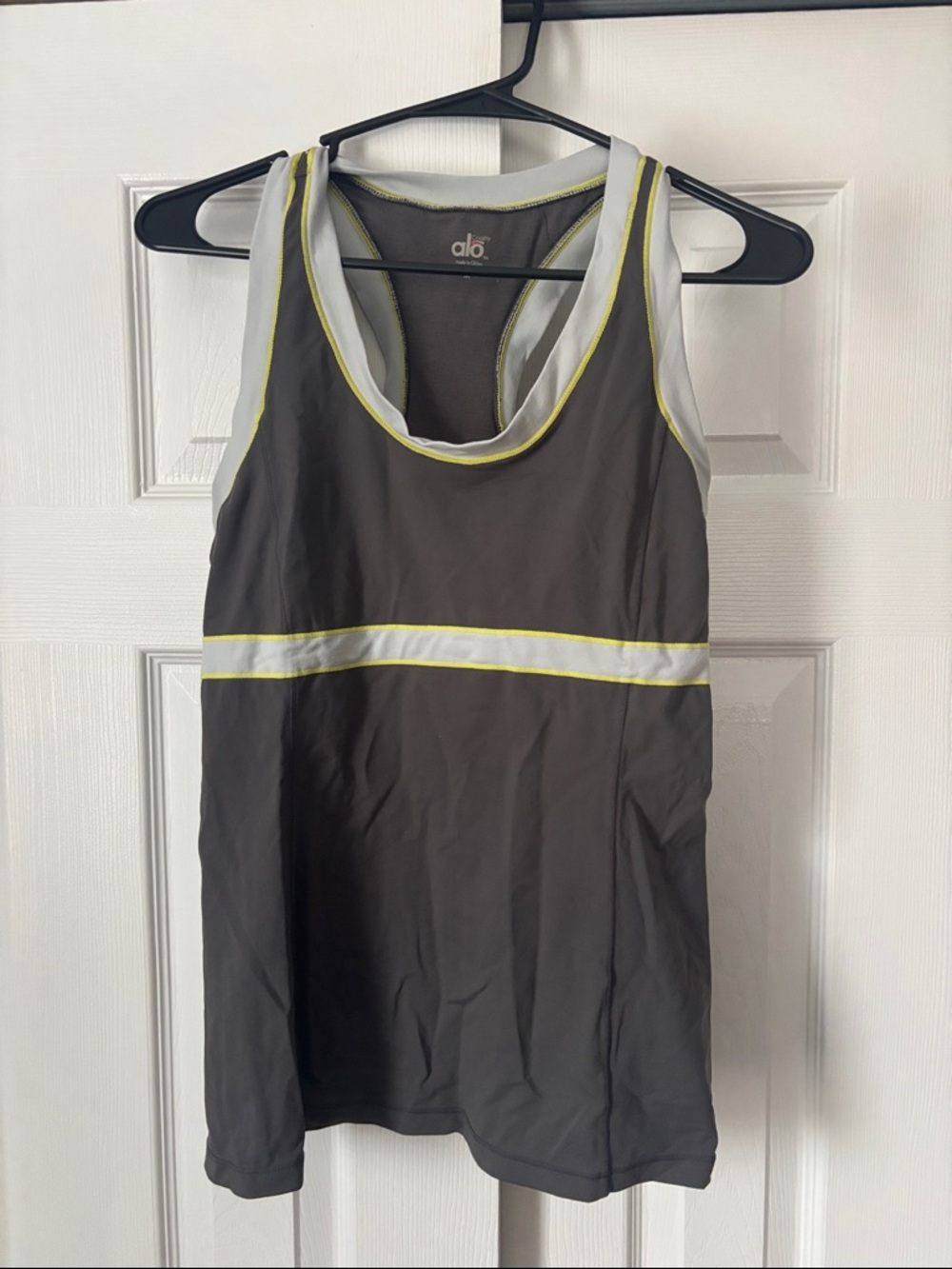 Alo Women’s Racerback Tanktop with Built-In Bra Size Medium